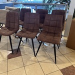 Set van 6 eetkamerstoelen, bruin stof, zwarte poten